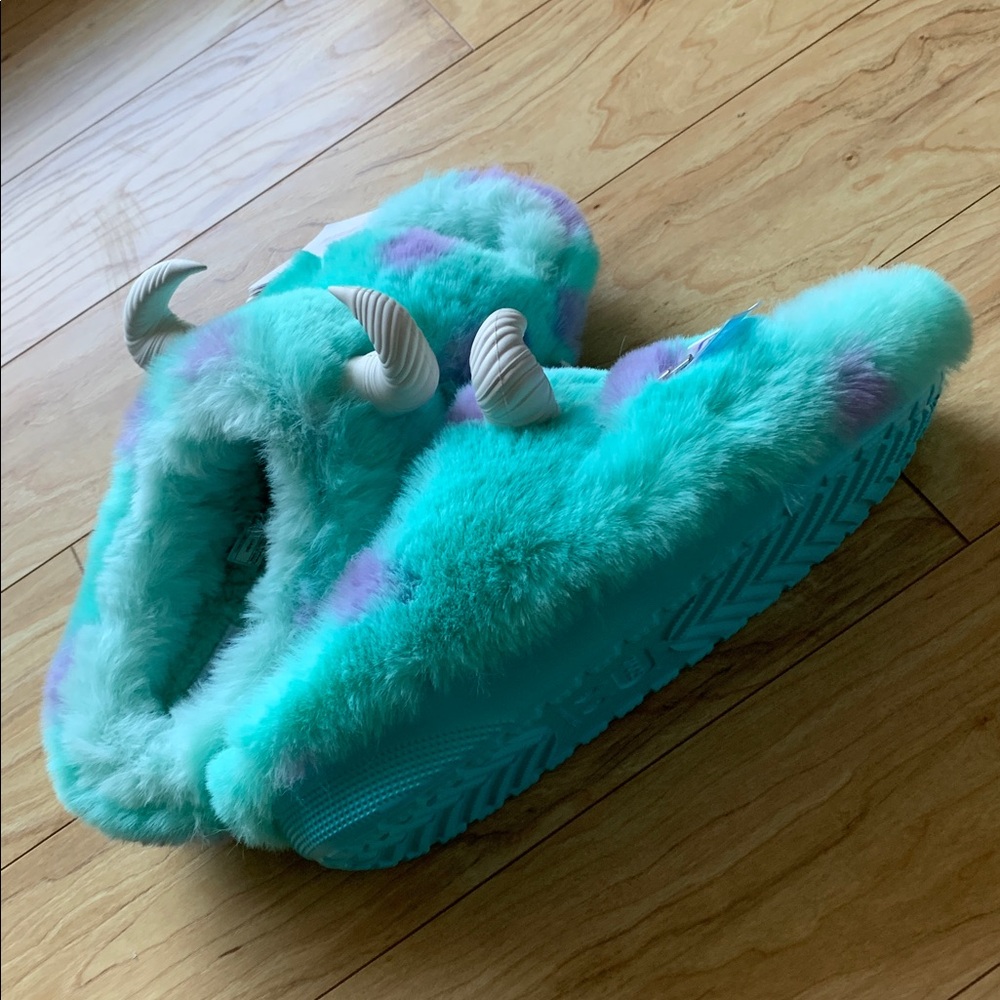CROCS Monsters Sulley Classic Cozy Sandals unisex - Picture 10 of 11